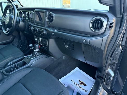 Used 2021 Jeep Gladiator Sport image 25