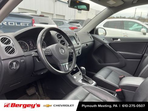 Used 2017 Volkswagen Tiguan Sport image 3