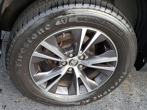 Used 2019 Toyota Highlander Plus AWD/4WD image 10