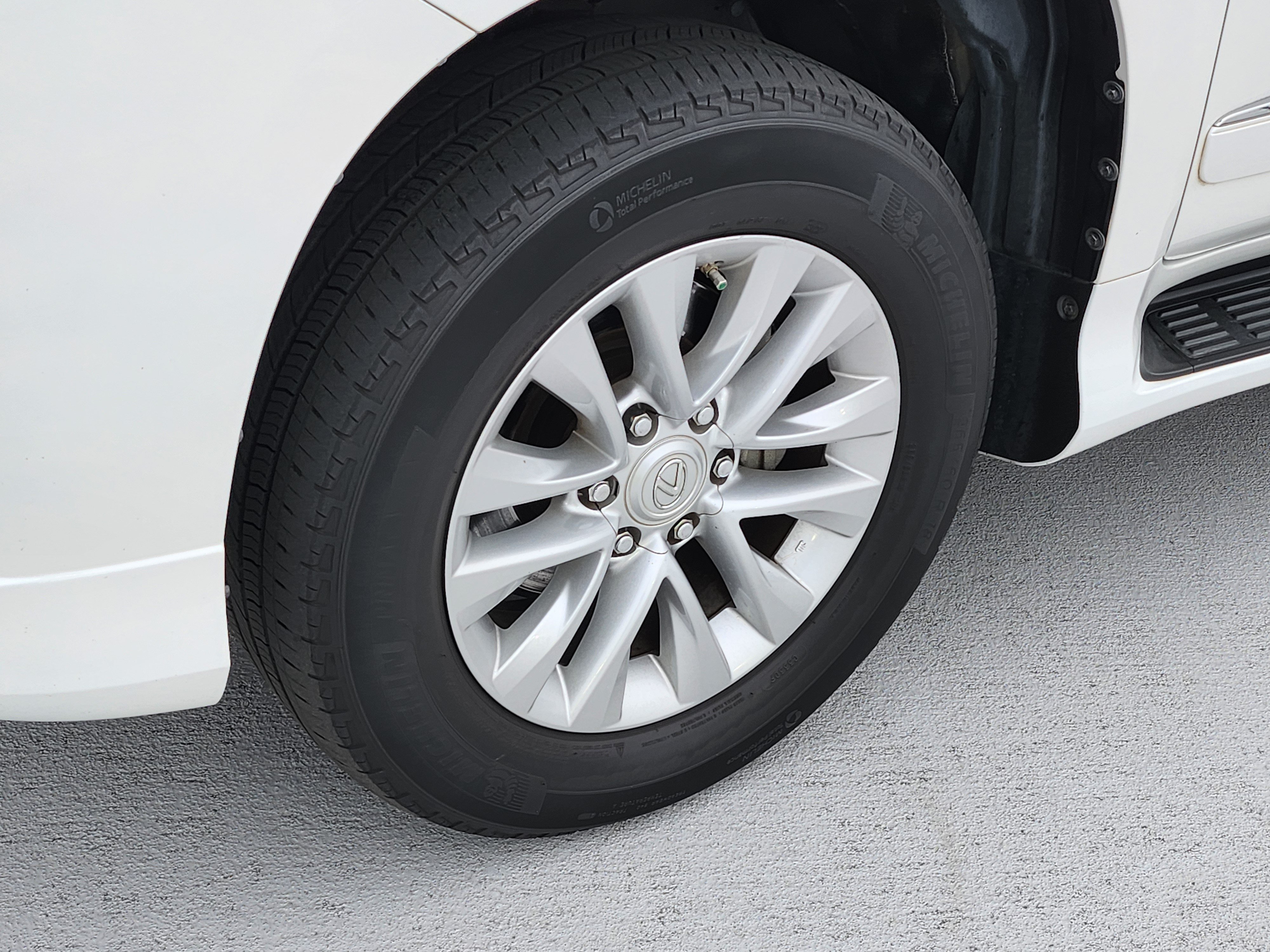 Used 2019 Lexus GX 460 Premium w/ Premium Package AWD/4WD image 8