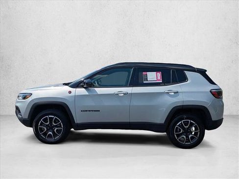 Used 2024 Jeep Compass Trailhawk AWD/4WD image 9