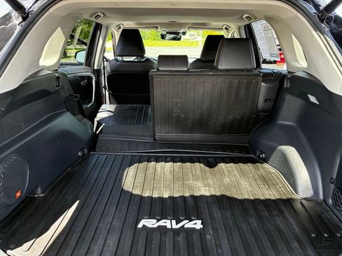 Used 2020 Toyota RAV4 Limited AWD/4WD image 31