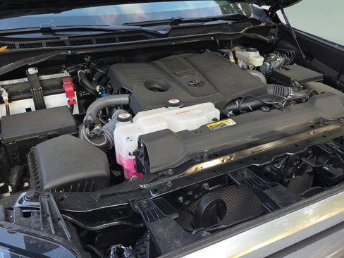 Used 2025 Toyota Tundra Limited image 22