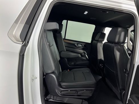 Used 2025 GMC Yukon XL Denali image 32