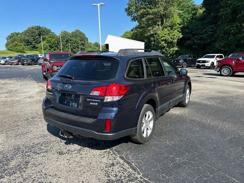 Used 2013 Subaru Outback 2.5i Limited AWD/4WD image 3