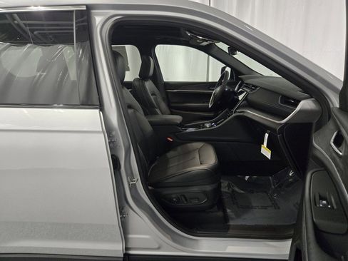 New 2025 Jeep Grand Cherokee L Limited w/ Trailer Tow Package image 30