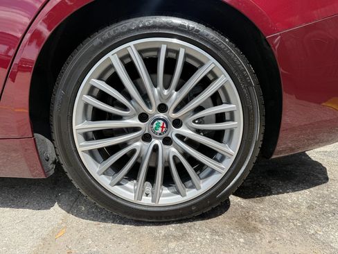 Used 2018 Alfa Romeo Giulia Ti w/ Quick Order Package 22Z Lusso RWD image 20
