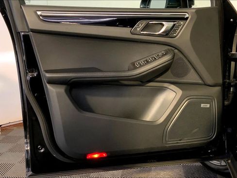 Used 2024 Porsche Macan image 25