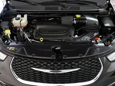 Used 2025 Chrysler Pacifica Select FWD image 35