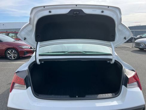 Used 2025 Hyundai Elantra SEL FWD image 32