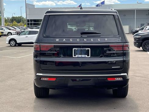Certified 2024 Jeep Wagoneer L Series II w/ Flexible Seating Group AWD/4WD image 5