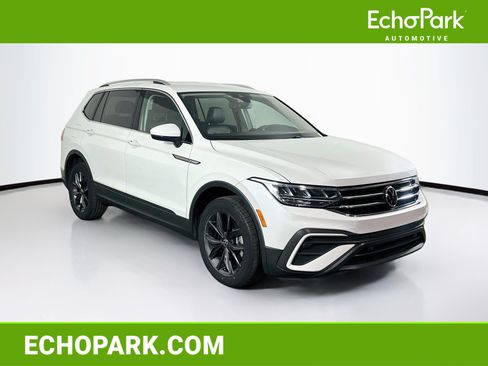 Used 2023 Volkswagen Tiguan SE FWD image 1