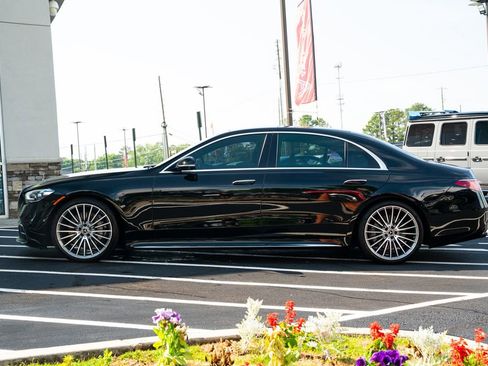 Used 2022 Mercedes-Benz S 500 4MATIC w/ AMG Line Package image 20