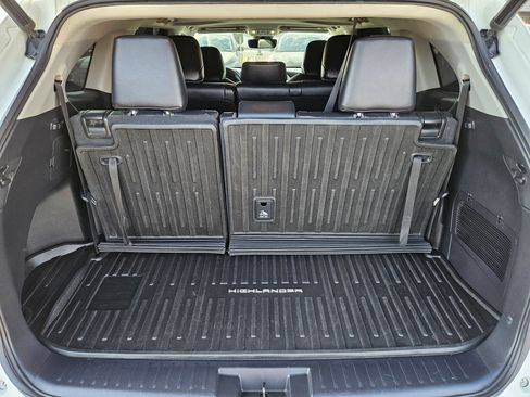 Used 2020 Toyota Highlander XLE AWD/4WD image 41