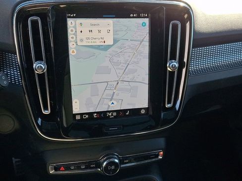 Used 2022 Volvo XC40 P8 Recharge Ultimate image 17