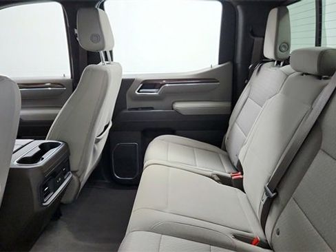 Used 2023 Chevrolet Silverado 1500 LT Trail Boss w/ Convenience Package II image 18