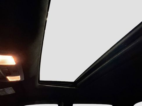 Used 2017 Toyota Tacoma TRD Off-Road w/ Premium & Technology Package image 19