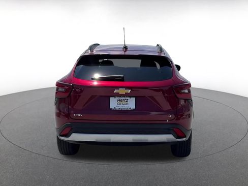 Used 2025 Chevrolet Trax LT FWD image 12