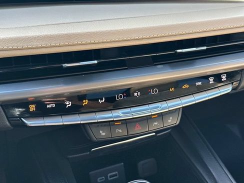 Used 2024 Cadillac XT4 Luxury w/ Cold Weather Package AWD/4WD image 30