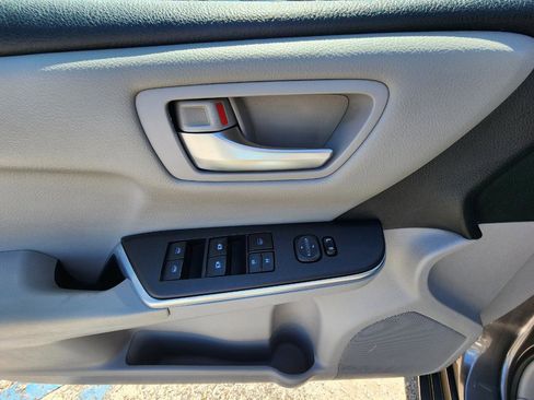 Used 2016 Toyota Camry LE FWD image 13