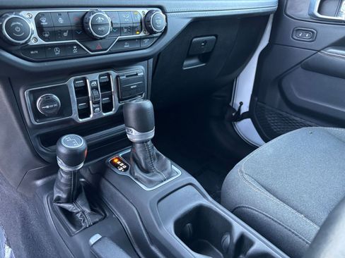 Used 2025 Jeep Wrangler Unlimited Sahara AWD/4WD image 41