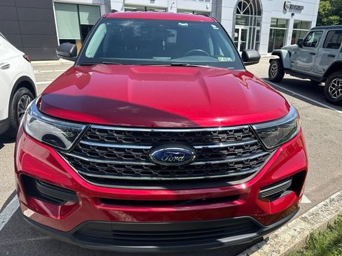 Used 2023 Ford Explorer XLT AWD/4WD image 4