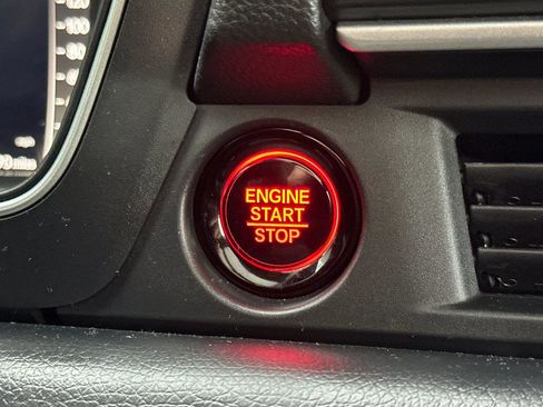 Certified 2025 Honda Pilot Black Edition image 23