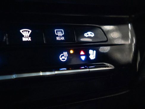 Used 2022 Chevrolet Bolt EUV LT w/ Convenience Package image 33