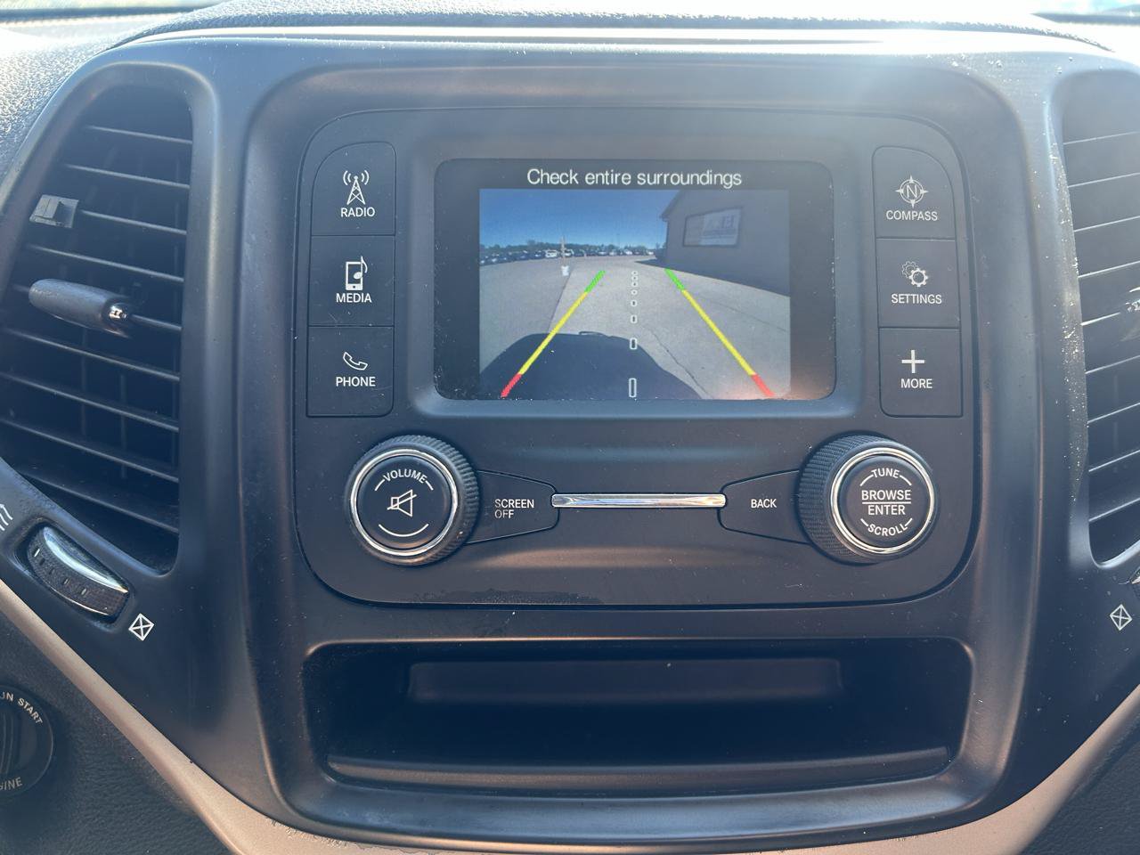 Used 2014 Jeep Cherokee Sport FWD image 23