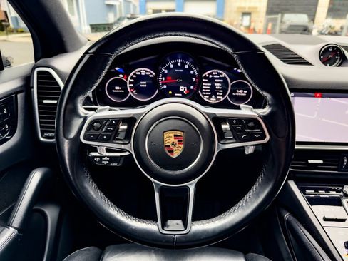 Used 2020 Porsche Cayenne image 18