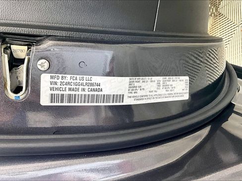 Used 2020 Chrysler Pacifica Limited w/ Advanced Safetytec Group FWD image 33