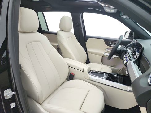 Certified 2025 Mercedes-Benz GLB 250 image 21