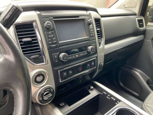 Used 2018 Nissan Titan PRO-4X w/ Pro-4x Convenience Package AWD/4WD image 14
