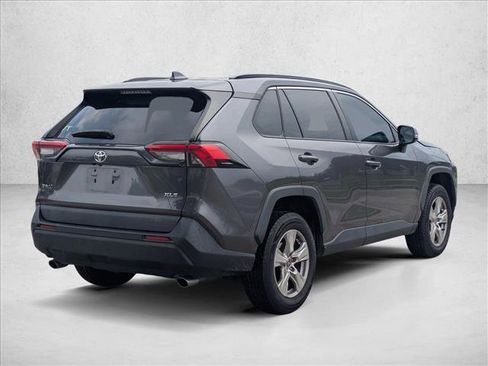 Used 2021 Toyota RAV4 XLE w/ Convenience Package FWD image 3