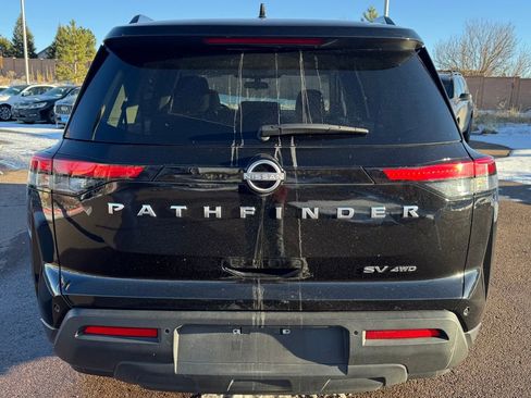 Used 2024 Nissan Pathfinder SV image 5