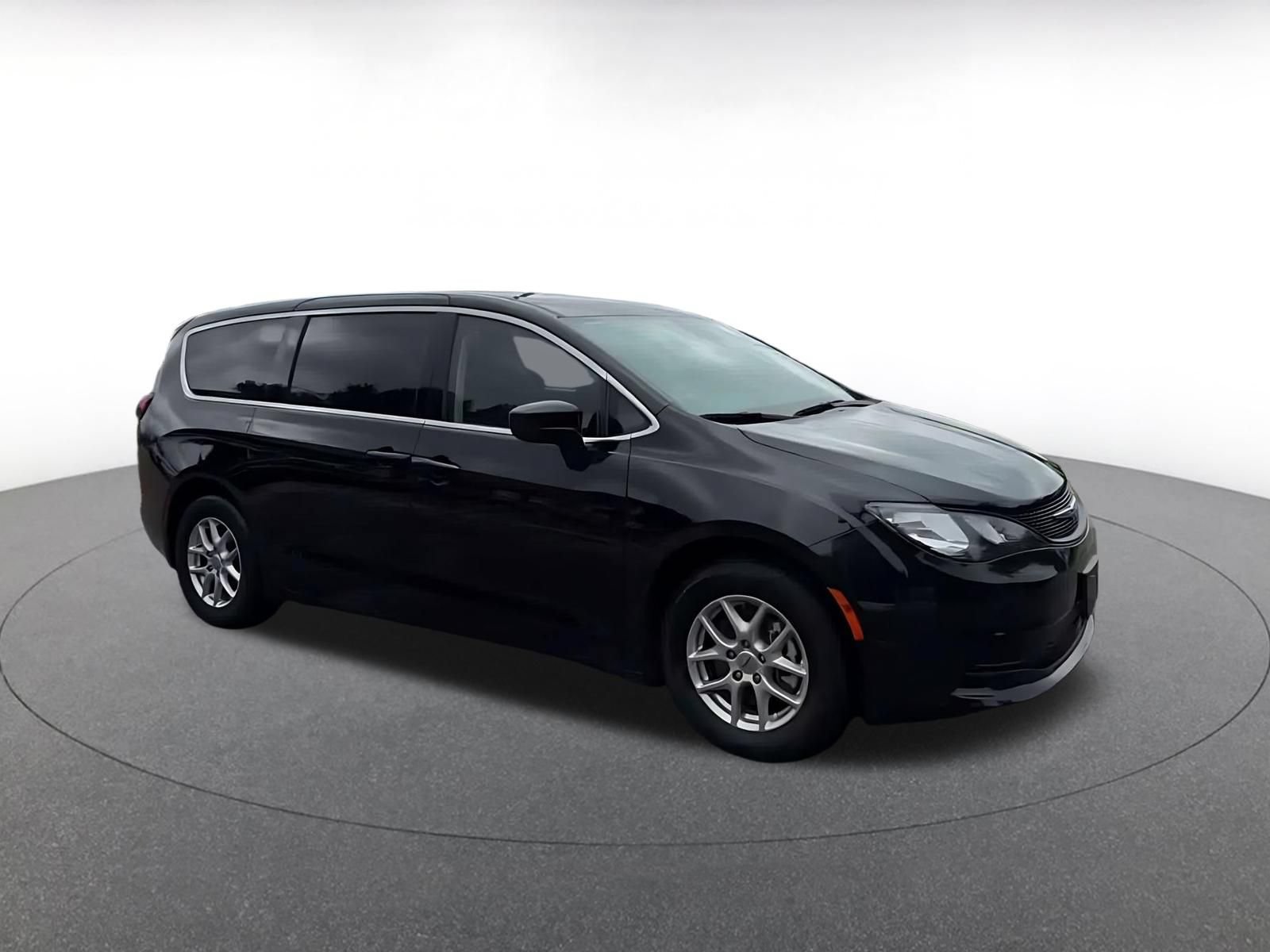 Used 2024 Chrysler Voyager LX FWD image 2