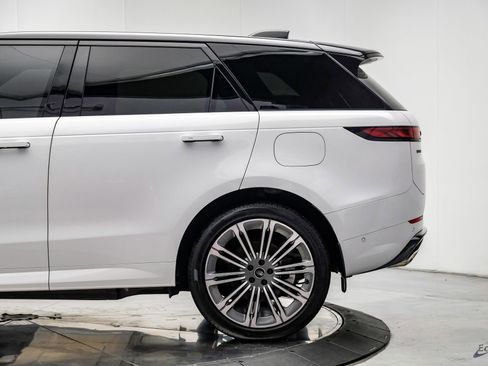 Used 2025 Land Rover Range Rover Sport Dynamic SE AWD/4WD image 9