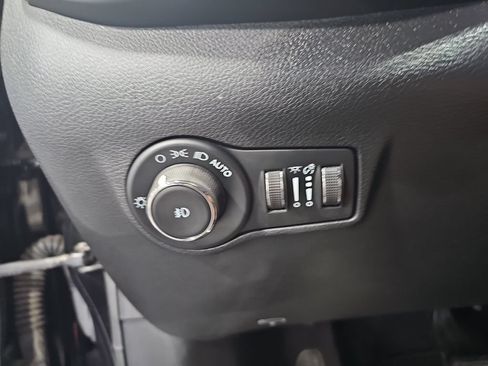 Used 2022 Jeep Compass Latitude w/ Sun and Sound Group AWD/4WD image 25