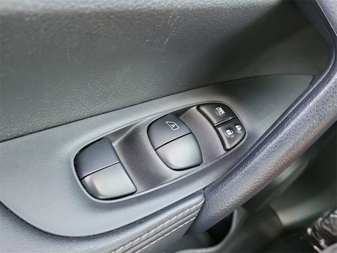 Used 2022 Nissan Rogue Sport SV image 16