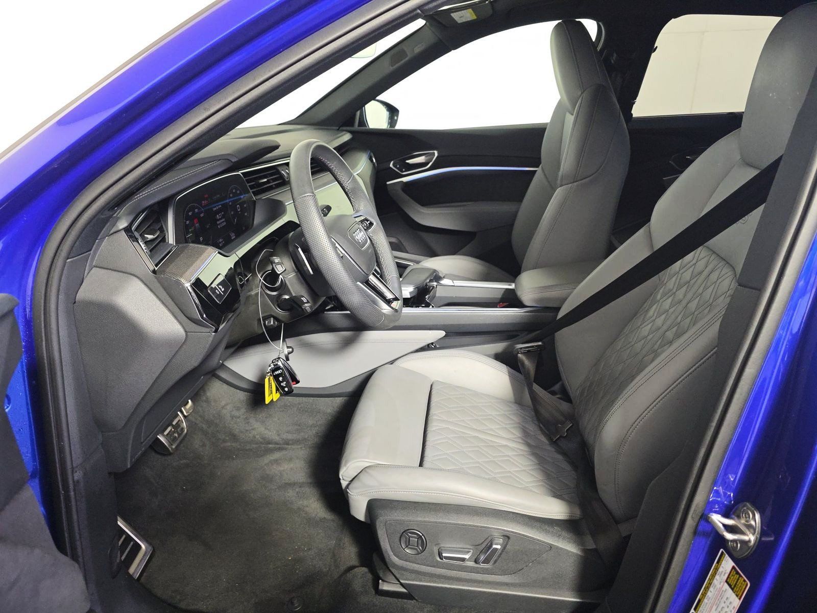 Used 2024 Audi SQ8 e-tron Prestige w/ Prestige Package AWD/4WD image 7