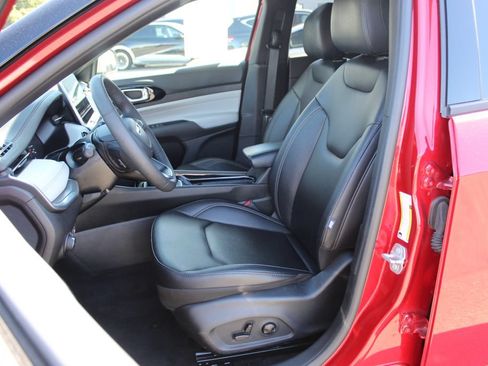 Used 2025 Jeep Compass Limited AWD/4WD image 12