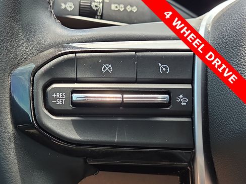 Used 2024 Chevrolet Colorado ZR2 w/ Safety Package AWD/4WD image 21