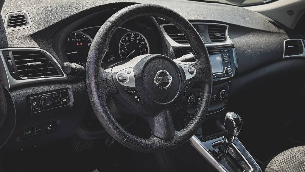 Used 2017 Nissan Sentra SR FWD image 2
