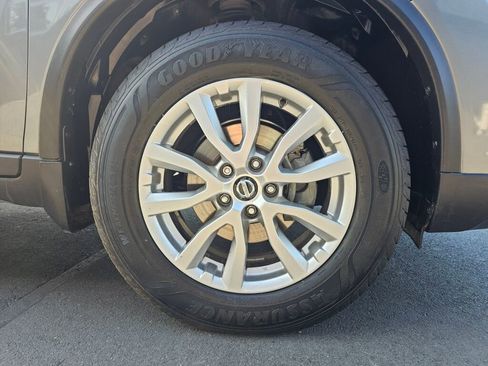 Used 2017 Nissan Rogue SV AWD/4WD image 9