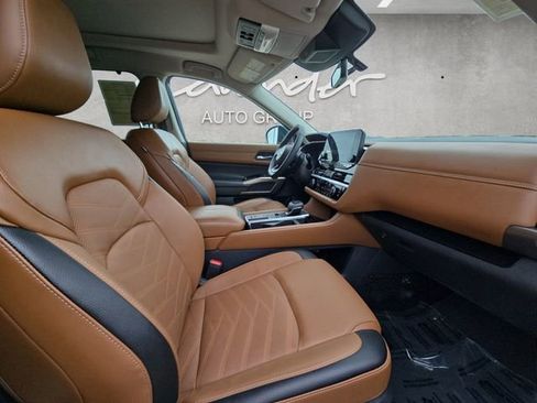 Used 2024 Nissan Pathfinder Platinum FWD image 24