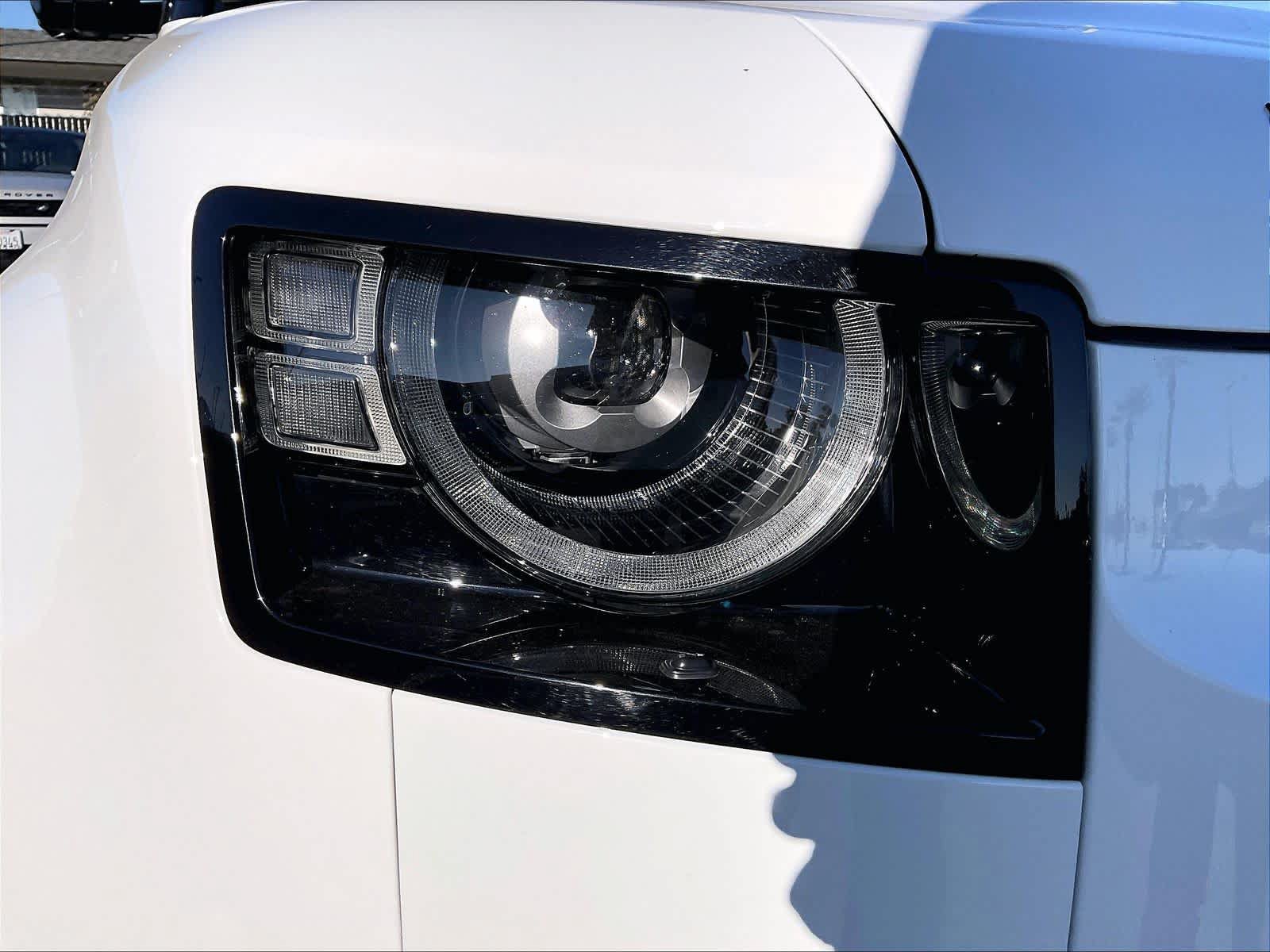 Used 2024 Land Rover Defender 110 X-Dynamic SE AWD/4WD image 28