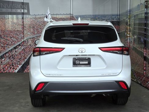 Used 2023 Toyota Highlander Limited image 7