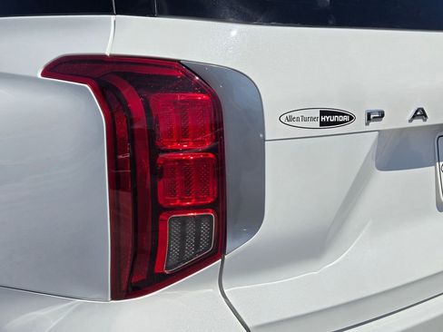 Used 2024 Hyundai Palisade SEL w/ Premium Package FWD image 7