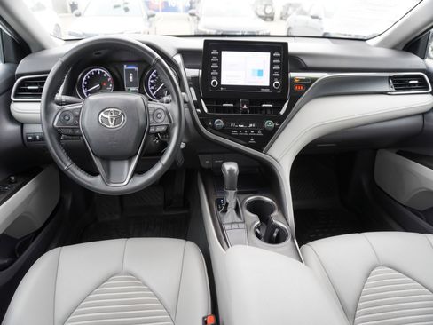 Used 2023 Toyota Camry SE image 2