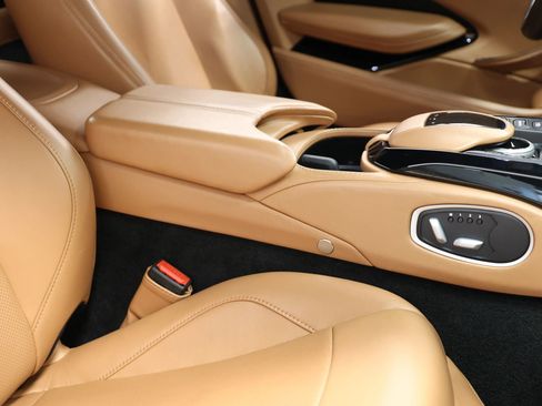 Used 2019 Aston Martin V8 Vantage Coupe RWD image 64